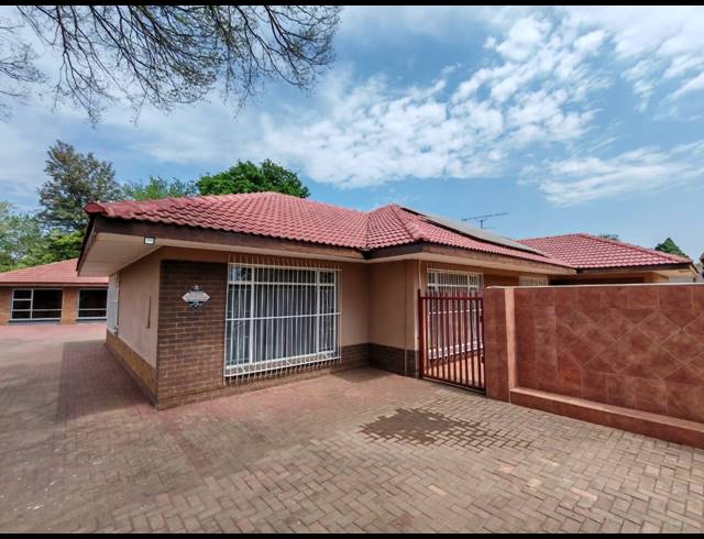 4 BEDROOM HOUSE FOR SALE IN ARCON PARK
